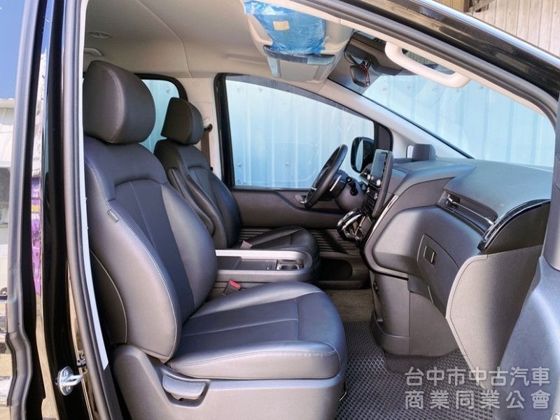 2024 Staria GLD-C 頂級8人座 數位儀錶 雙電動滑門 全速域自動跟車 6氣囊 原廠保固中！