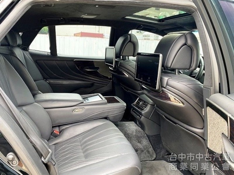 LS500 旗艦版  雙渦輪 後座電視影音 氣動按摩座椅 20吋鍍鉻霧黑鋁