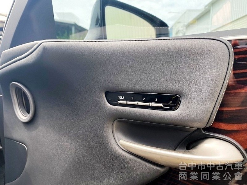 LS500 旗艦版  雙渦輪 後座電視影音 氣動按摩座椅 20吋鍍鉻霧黑鋁