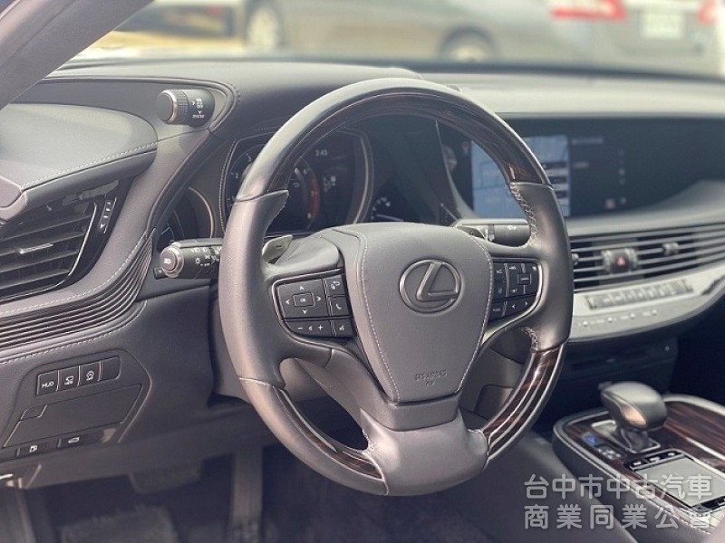 LS500 旗艦版  雙渦輪 後座電視影音 氣動按摩座椅 20吋鍍鉻霧黑鋁