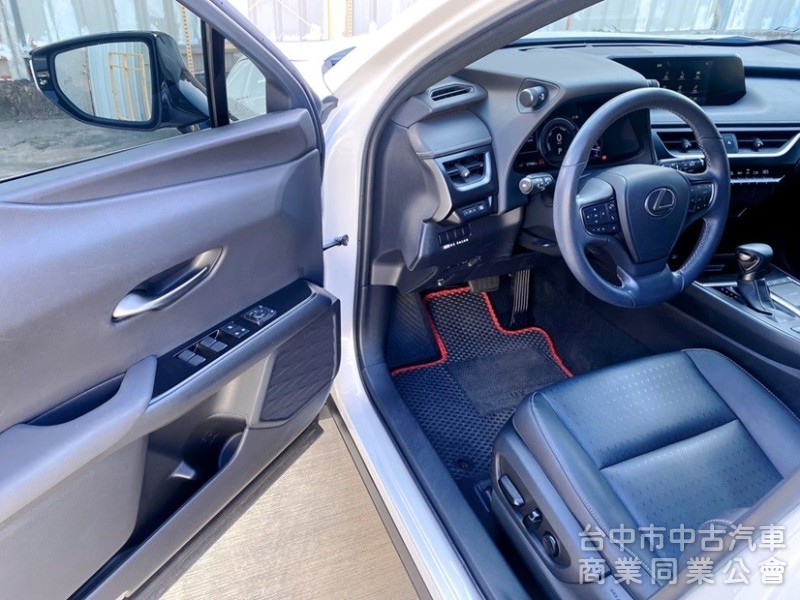 2020 UX250h 油電 省油 低里程 Level2 全套智慧駕駛