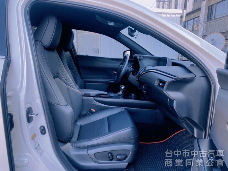 2020 UX250h 油電 省油 低里程 Level2 全套智慧駕駛