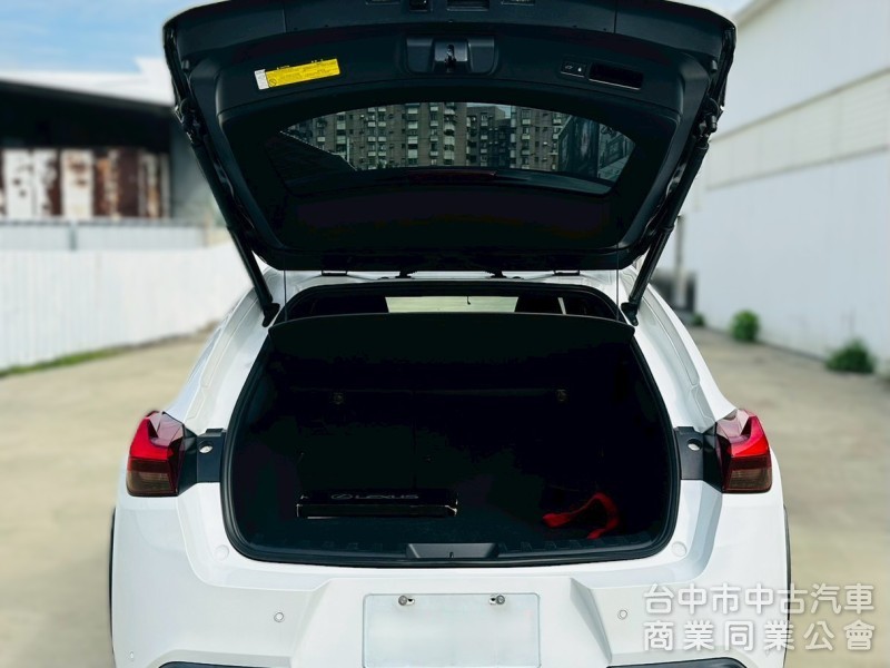 2021 Lexus ux200 f sport 低里程 電熱椅 賽車椅 盲點