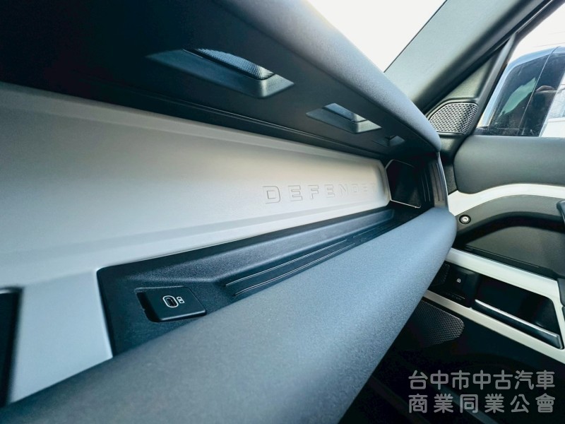 硬派越野大滿配 全地形反應系統 氣壓避震 冰箱 全景天窗 20吋輪圈,,,,