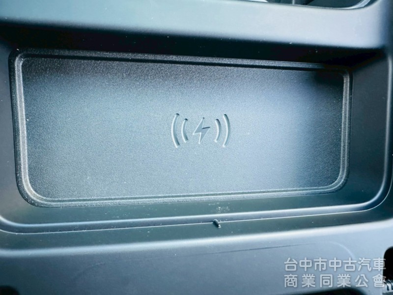 硬派越野大滿配 全地形反應系統 氣壓避震 冰箱 全景天窗 20吋輪圈,,,,