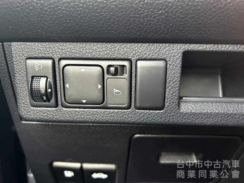 TIIDA 5門掀背車 里程只跑4.7萬 保証實車實價在店 認証車 可全額貸款