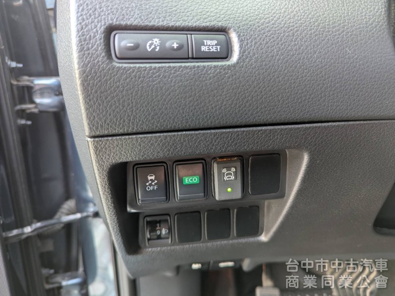 2017款一手車.全車原版件.只跑10萬公里.頂級滿配