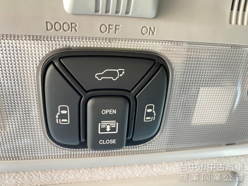 2019年 Previa 2.4cc 頂級 天窗 雙滑門