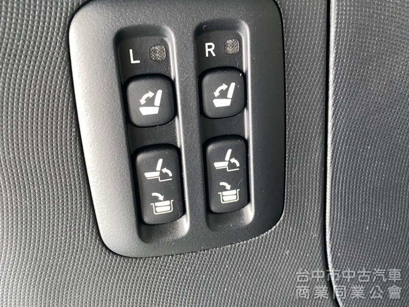 2019年 Previa 2.4cc 頂級 天窗 雙滑門