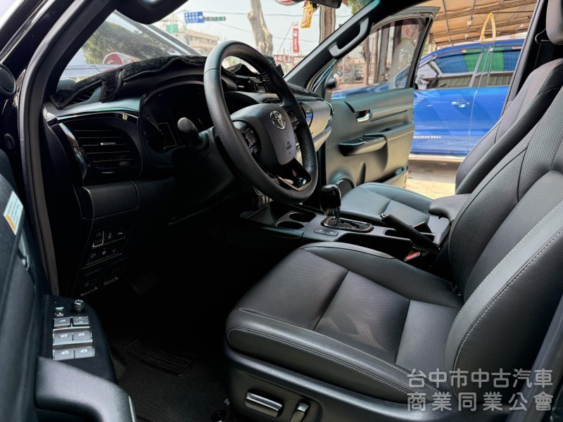 2021年跑4萬km Hilux 2.8cc 雙廂式 廂式 員通
