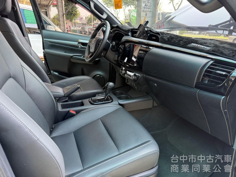 2021年跑4萬km Hilux 2.8cc 雙廂式 廂式 員通