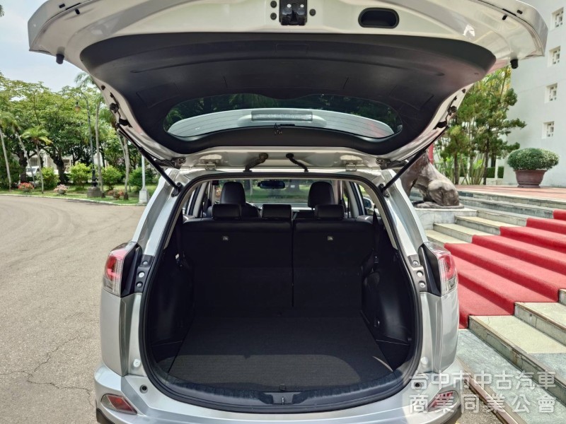 2016 Toyota Rav4 2.0 經典版 原鈑件 升級豪華版配備