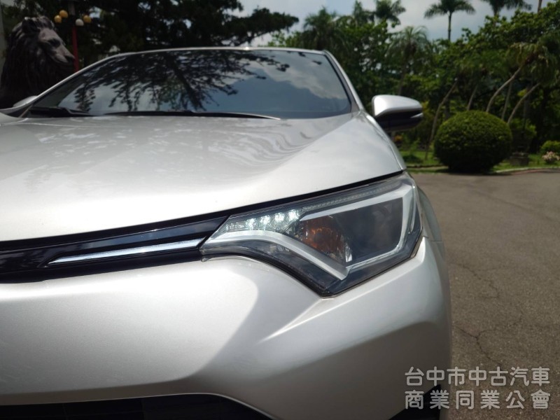 2016 Toyota Rav4 2.0 經典版 原鈑件 升級豪華版配備