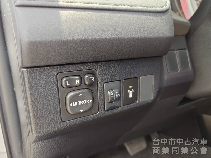 2016 Toyota Rav4 2.0 經典版 原鈑件 升級豪華版配備
