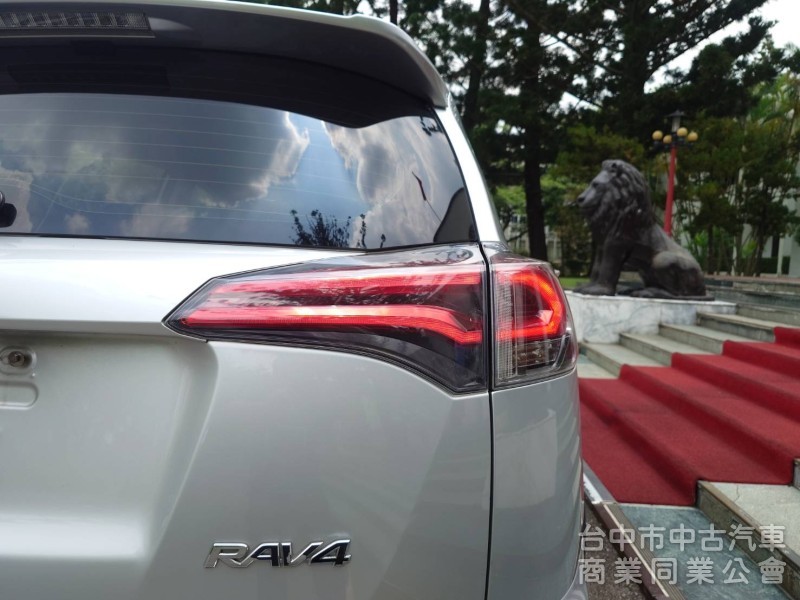 2016 Toyota Rav4 2.0 經典版 原鈑件 升級豪華版配備