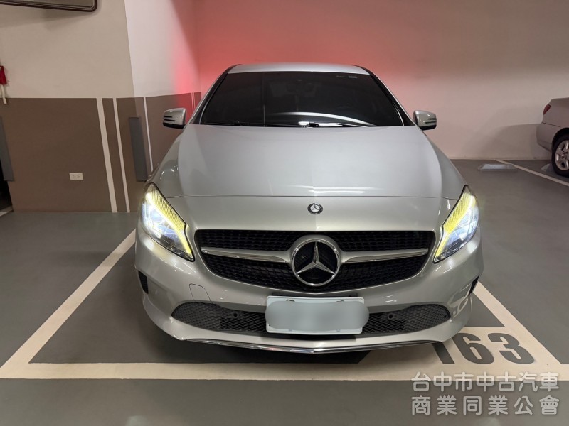 2015/11出廠 M-Benz A-Class A180 總代理 小改款 原鈑件