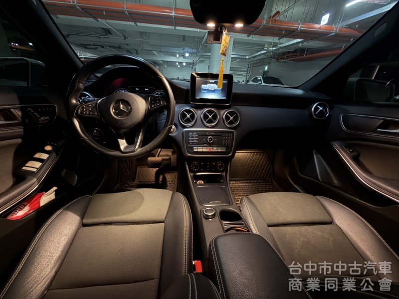 2015/11出廠 M-Benz A-Class A180 總代理 小改款 原鈑件