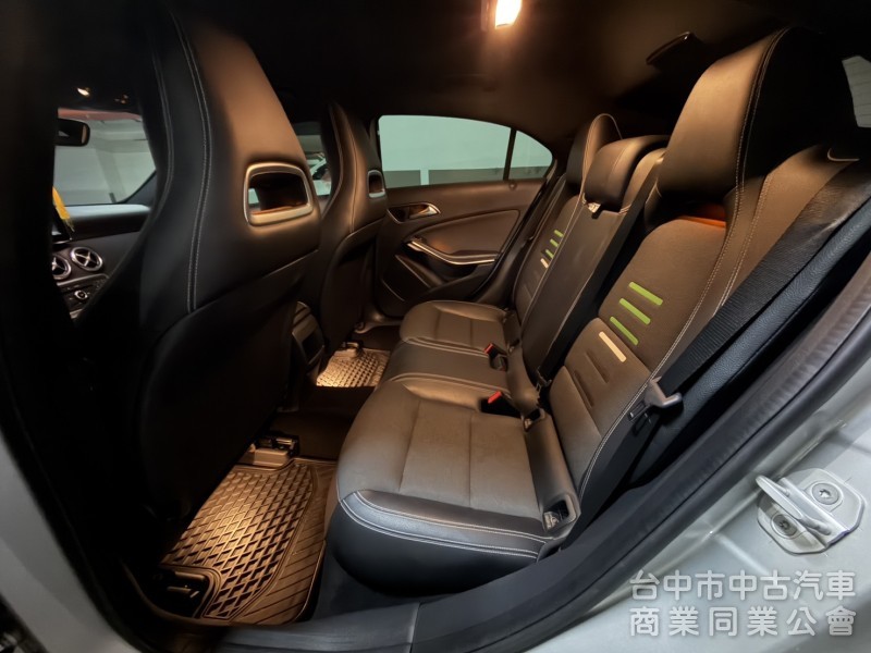 2015/11出廠 M-Benz A-Class A180 總代理 小改款 原鈑件