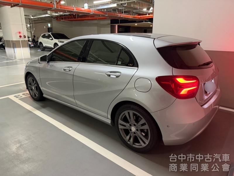 2015/11出廠 M-Benz A-Class A180 總代理 小改款 原鈑件