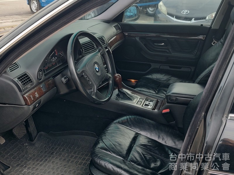 1998年BMW E38 735