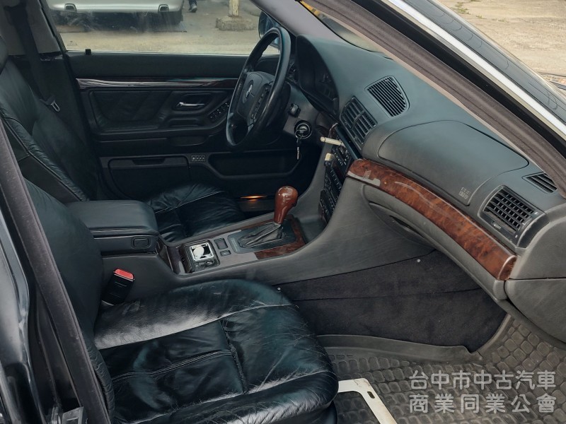 1998年BMW E38 735