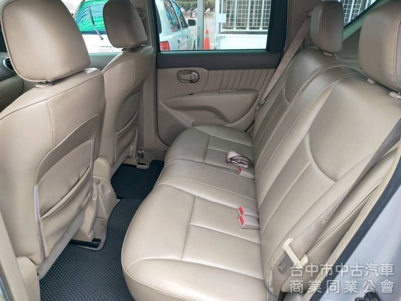 日產LIVINA樂薇娜1.6小休旅