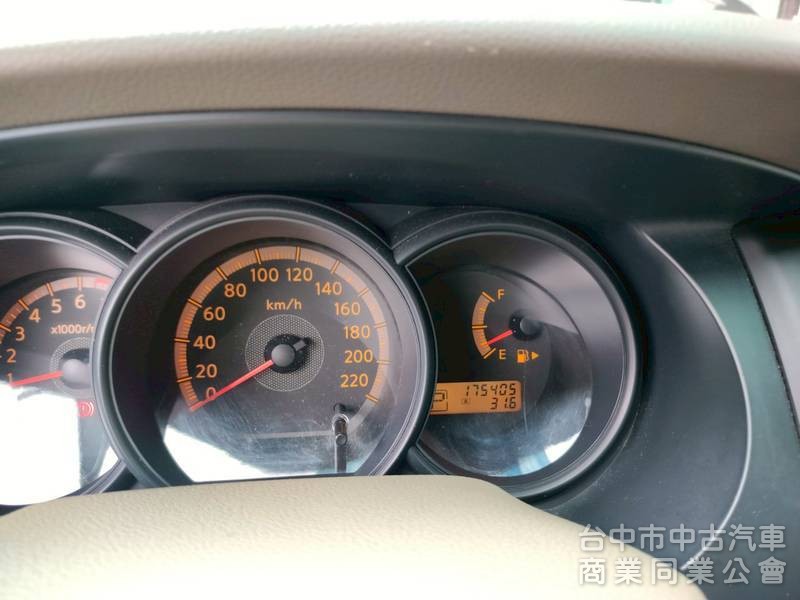 日產LIVINA樂薇娜1.6小休旅