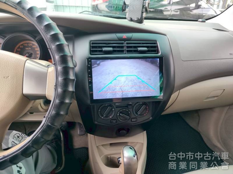 日產LIVINA樂薇娜1.6小休旅