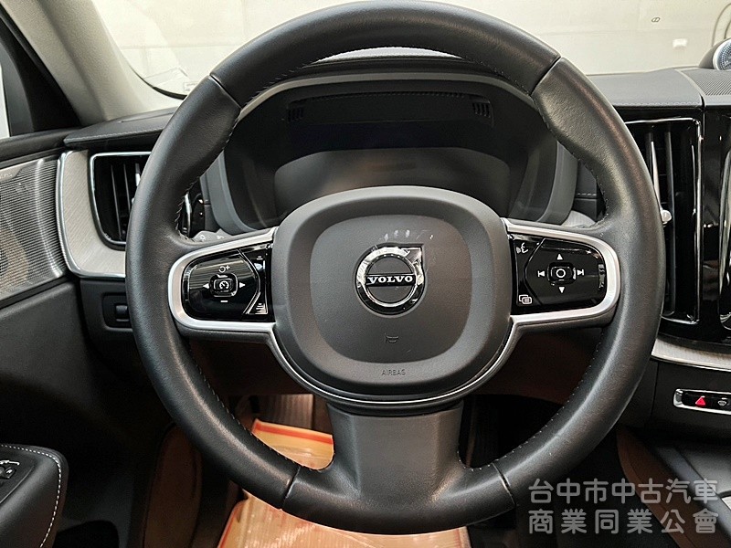 Volvo(富豪)XC-60 T8 Inscription 2.0 氣壓懸吊 電尾門 通風座椅